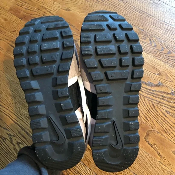 Nike v-love - Picture 3 of 5